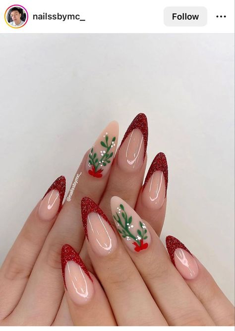 Christmas Pearl Nails, Christmas Nails 2023 Almond, Red Holiday Nail Designs, Holly Berry Nails, Holiday Nails Acrylic, December Nails, Red Christmas Nails, Christmas Nails Easy, Christmas Gel Nails