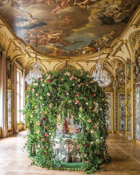 A Parisian welcome - @anne.vitchen, the grande dame of flowers at Ritz Paris, created this secret garden pavilion in the glittering… Candlelit Table, Flower Magazine, Paris Flowers, Garden Pavilion, Flower School, Installation Design, Floral Designer, Pink Bouquet, Scale Design