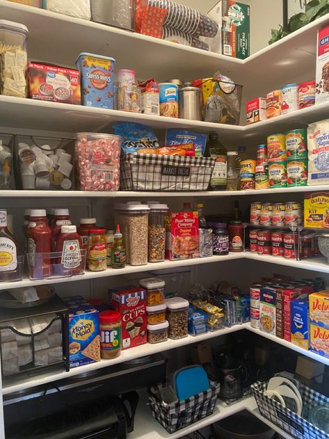 Realistic Pantry, First Apartment Tips, Apartment Tips, Swiss Miss, Pike Place, First Apartment, Pantry Organization, Mac And Cheese, Pantry