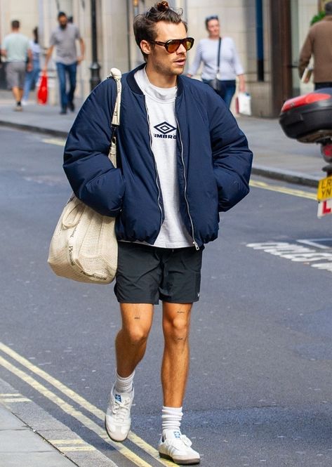 They're still the sneaker of the moment—and they're only $100. Adidas Samba Outfit Shorts, Adidas Samba Outfit Mens, Sambas Adidas Women Outfit, Blue Outfit Men, Samba Adidas Outfit, Adidas Samba Outfit, Black Outfit Men, Harry Styles Outfit, Minimalist Sneakers