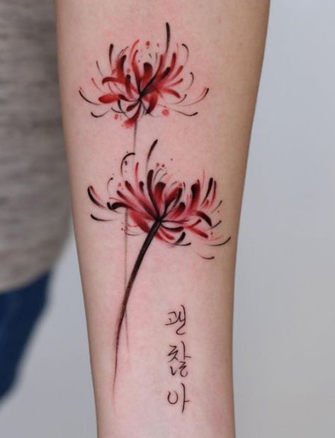 Higanbana Tattoo Design, Spider Lily Butterfly Tattoo, Spider Lily Tattoo Men, Spider Lilly Tatoos, Tokyo Ghoul Flower Tattoo, Higanbana Tattoo, Japanese Spider Lily Tattoo, Red Spider Lily Tattoo, Rose Tattoo Hand