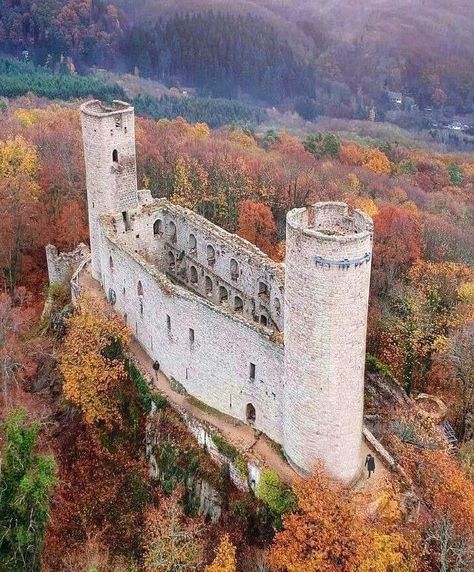 Château de Haut-Andlau is a striking medieval castle located in the Alsace region of France.   Built between 1246 and 1264 by Eberhard d'Andlau, the castle features two massive round towers connected by a curtain wall, a unique design for its time.   Perched on a wooded hilltop, it offers breathtaking views of the surrounding countryside.   Though partially in ruins, Château de Haut-Andlau remains a captivating site, reflecting the architectural ingenuity and historical significance of medieval fortifications in the region... Architecture Antique, Castle Pictures, Chateau Medieval, European Castles, Abandoned Castles, Chateau France, Castle Designs, Castle Ruins, Beautiful Castles