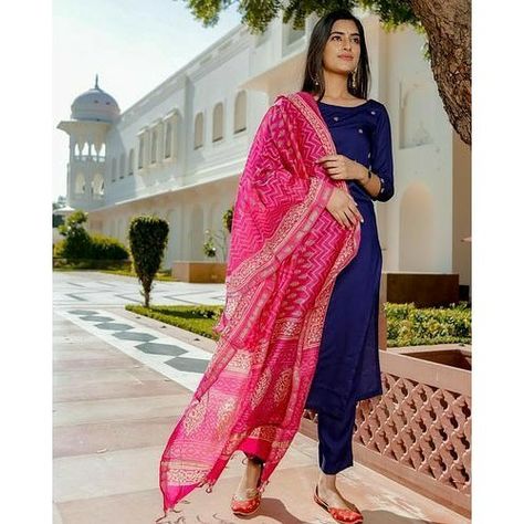 Indian Kurti Designs, Salwar Suits Party Wear, Indian Designer Suits, Long Kurti Designs, Salwar Kamiz, Indian Gowns Dresses, Designer Kurtis, Kurti Designs Party Wear, Kurta Designs Women