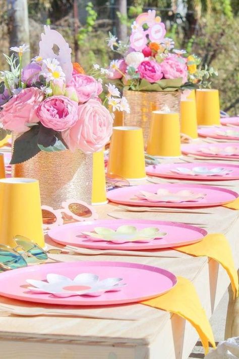 Go back in time with this happy retro 70's birthday party for twins! The table settings are lovely! See more party ideas and share yours at CatchMyParty.com Twins Birthday Party Ideas, Diy Birthday Table Decorations, Twins Birthday Party, Tiffany Birthday Party, Hippie Birthday Party, Tiffany Birthday, Kids Table Set, Groovy Party, Flower Birthday Party