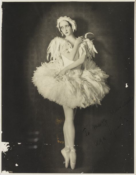 Swan Lake Costumes, Svetlana Zakharova, Swan Lake Ballet, Ballet Russe, Vintage Ballerina, Anna Pavlova, Vintage Ballet, Fox Studios, Vintage Dance