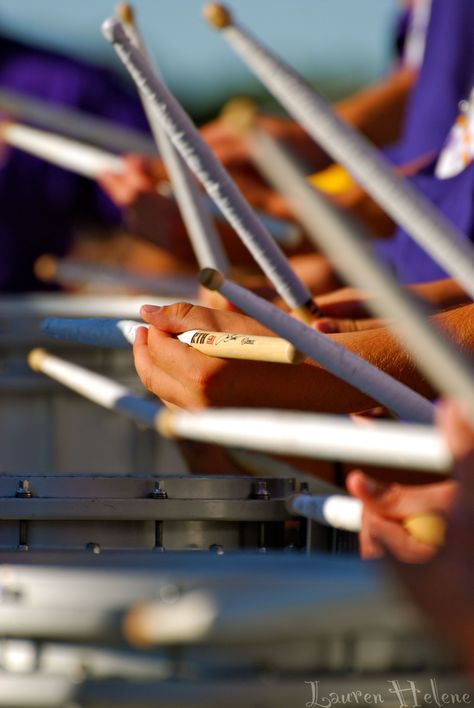 western illinois university marching band Snare Drum Marching Band, Marching Snare Drum Aesthetic, Drumline Aesthetic, Drum Marching Band, Marching Band Percussion, Marching Band Aesthetic, Marching Band Drumline, Marching Snare Drum, Marching Drum