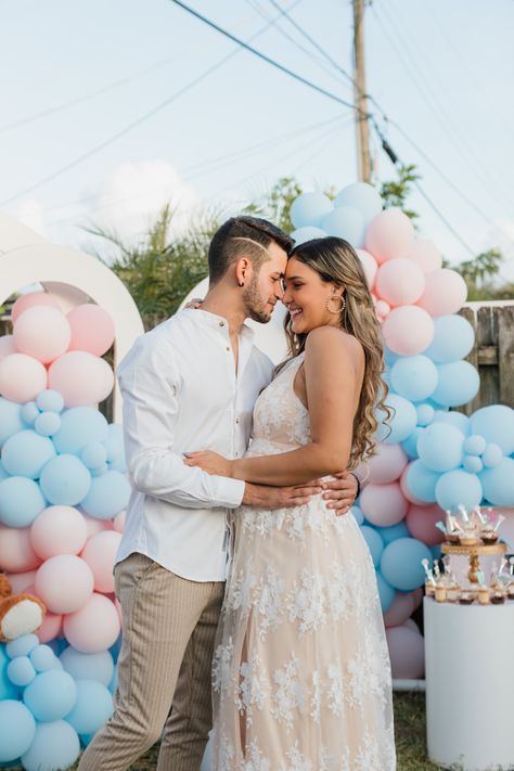 Gender reveal
Photography
Balloons
Decoration Gender Reveal Party Photoshoot, Gender Reveal Couple Photos, Gender Reveal Party Photography, Gender Reveal Poses, Gender Reveal Photography Ideas, Gender Reveal Dress Ideas, Gender Reveal Photoshoot Ideas, Baby Shower Photography Poses, Gender Reveal Photoshoot