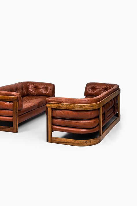 Lennart Bender sofa in rosewood and red leather at Studio Schalling Leather Couches, Leather Studio, Designer Sofa, Furniture Logo, Furniture Vintage, Leather Seats, Leather Couch, Chaise Design, Selling Furniture