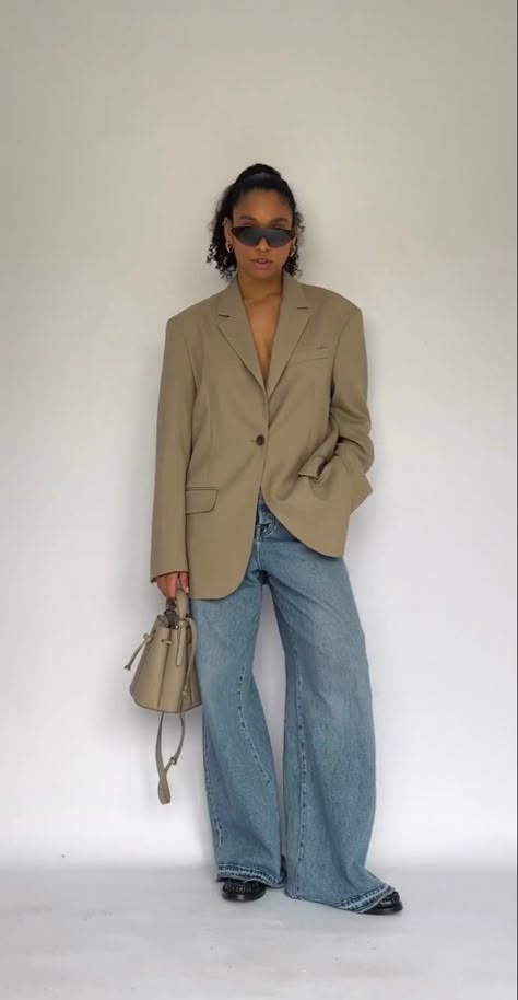 Baggy Blazer Outfits For Women, Baggy Blazer Outfit, Oversized Fall Workwear Blazer, Everyday Oversized Blazer, Chic Oversized Neutral Blazer, Chic Oversized Single-button Blazer, Preppy Girl Style, Corporate Girlie, 80s Blazer