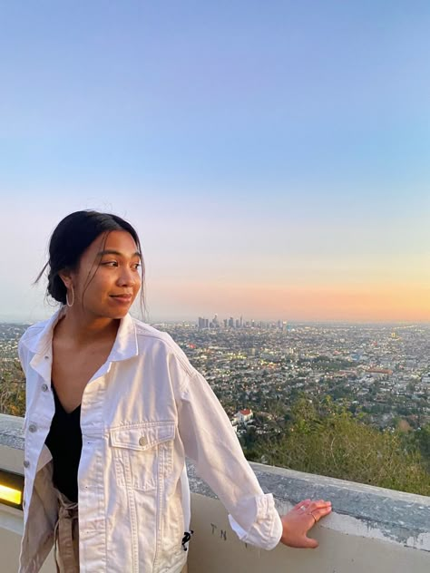 Griffith Observatory Outfit, La Photo Ideas, La Picture Ideas, Los Angeles Picture Ideas, Los Angeles Instagram Pictures, Los Angeles Observatory, Griffith Observatory Photoshoot Aesthetic, Griffith Observatory Aesthetic, Griffith Observatory Photo Ideas