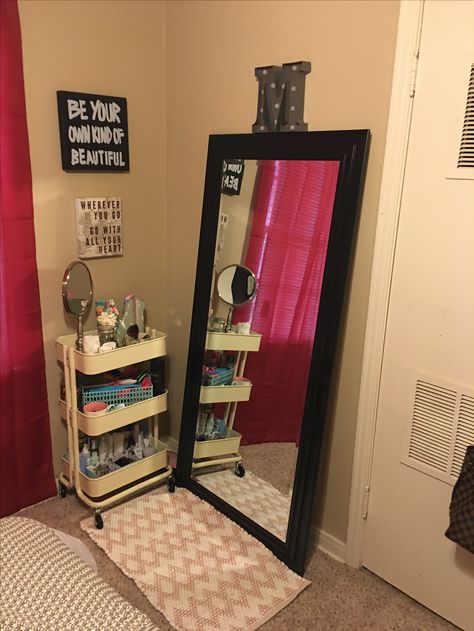 Makeup Area In Bedroom On Floor, Makeup Area In Bedroom, Makeup Basket, Floor Vanity, Makeup Area, Mobile Home Living, Makeover Bedroom, Mirror Ideas, Room Makeover Bedroom