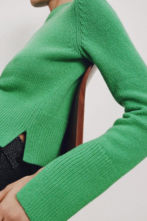 RECYCLED CASHMERE-WOOL MIX CROPPED JUMPER - green - Jumpers - COS US Knitwear Fall, Modern Knitwear, Knitwear Details, Knit Summer Dress, Cashmere Gloves, Cashmere Color, Knitwear Fashion, Natural Fibres, Closet Fashion