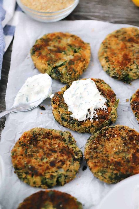 Bean Patty Recipes, White Bean Patties, White Bean Burger Recipe, Veggie Burger Patty, Spinach Patties, Vegetarian Patties, Bean Patty, White Bean Burger, Dill Yogurt Sauce