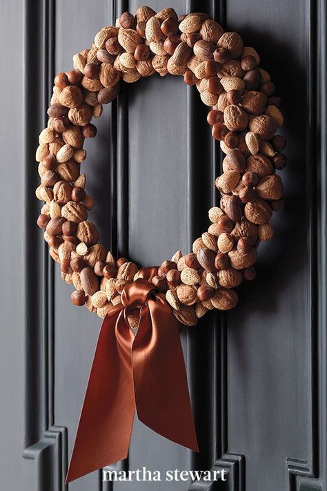 Nut Wreath, Wood Flower Wreath, Decorated Pumpkins, Fall Wreath Ideas, Celebrate Everything, Dried Wreath, Straw Wreath, Creative Wreaths, Fall Decor Inspiration