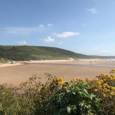 Local Beaches | Woolacombe & Mortehoe Tourist/Holiday Information Woolacombe Beach, Beach Cars, Beach Cafe, North Devon, Family Days Out, Park Hotel, Rock Pools, Family Beach, Beach Hut