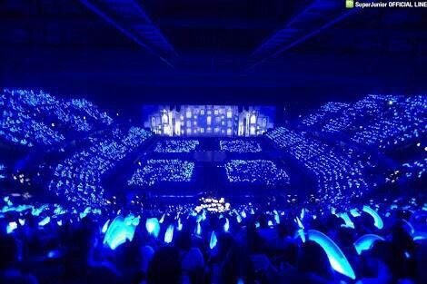 Happy 9th Anniversary for ELF 👑 #ELF9thAnniversary Concert Outfit Summer Rap, Kpop Amino, Kpop Lightstick, Kpop Concert, Recent Movies, Fandom Kpop, Concert Stage, All About Kpop, Star Background