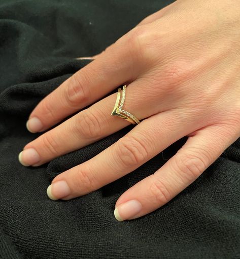 Gold Finger Rings For Women Unique, Gold Finger Rings For Women, Dollar Chain, V Shaped Ring, Ring Gold Engagement, Wide Gold Ring, Diamond Ring Gold, Engagement Ring Gold, Gold Bracelet Simple