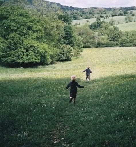 English Country Life Aesthetic, Country Side Life Aesthetic, Playing With Kids Aesthetic, Kids Playing Aesthetic, Farm Childhood, Childhood Photos Aesthetic, Country Family Aesthetic, Running With Kids, Country Side Living