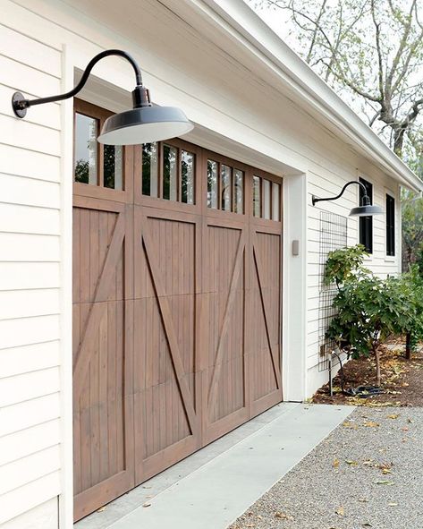 Barn Door Garage, Modern Farmhouse Exterior Colors, Farmhouse Exterior Colors, Farmhouse Garage, Farmhouse Exterior Design, Garage Exterior, Garage Door Design, Casa Exterior, Modern Farmhouse Exterior