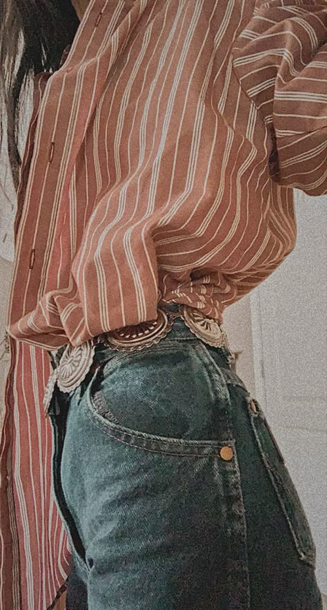 Cute Vintage Western Outfits, Button Up Shirt Outfit Country, Pearlsnap Shirt Outfit Western, Button Up Western Outfit, Western Nye Outfit Ideas, Cottagecore Western Outfits, Western Vintage Aesthetic Outfits, 80s Western Aesthetic, Vintage Cowgirl Aesthetic Outfits