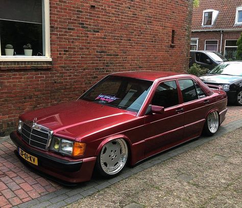 Old School Mercedes, W201 190e, School Instagram, Old Mercedes, Hummer Cars, Benz S, Station Wagon, Old School, Mercedes Benz