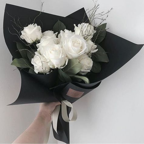 Boquette Flowers, Flowers Bouquet Gift, How To Wrap Flowers, Beautiful Bouquet Of Flowers, Beautiful Flower Arrangements, Luxury Flowers, Bunch Of Flowers, Lorde, Bridal Flowers