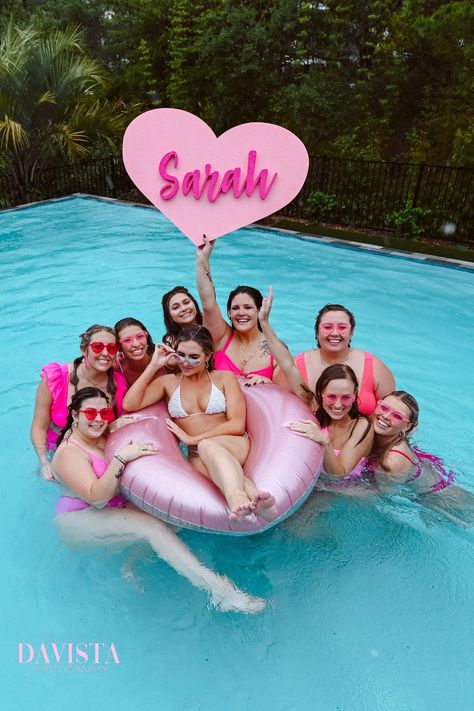 Pink Bathing Suit Bachelorette, Bachelorette Party Pool Ideas, Bachelorette Group Photos, Bachelorette Party Picture Ideas, Pink Pool Party Outfit, Bachelorette Party Ideas Pink, Bachelorette Party Ideas Pool, Bachelorette Picture Ideas, Bridal Pool Party