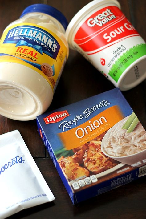 Lipton Onion Soup Dip, Lipton Onion Dip, Football Snack Food, Hot Onion Dip, French Onion Dip Recipe, Party Dips Easy, Homemade French Onion Dip, Onion Soup Mix Recipe, Chip Dip Recipes