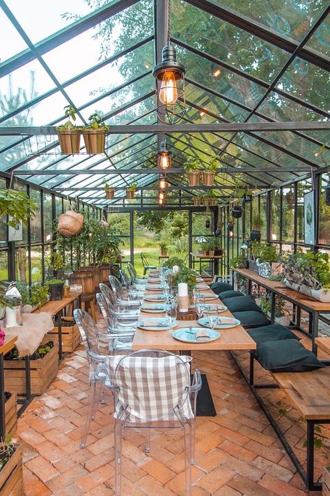 Greenhouse With Dining Table, Greenhouse Laundry Room, Green House Restaurant, Conservatory Restaurant, Greenhouse Dinner, Greenhouse Dining Room, Greenhouse Dining, Restaurant Plants, Cactus Greenhouse