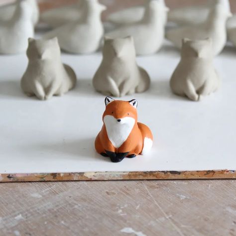 Ceramic Fox Figurine, Air Dry Clay Animals Sculpture, Clay Fox Sculpture, Ceramic Figures Animals, Fox Clay Sculpture, Air Dry Clay Ideas Animals, Clay Woodland Animals, Air Dry Clay Animals Easy, Small Sculpture Ideas