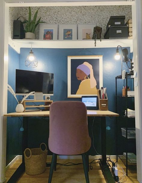 24 Cloffice Ideas To Turn Your Closet into A Home Office - Days Inspired Convert Closet To Office, Small Closet Office, Closet To Office Conversion, Closet To Office, Bedroom Closet Office, Closet Turned Office, Cloffice Ideas, Room Accent Wall, Closet Office