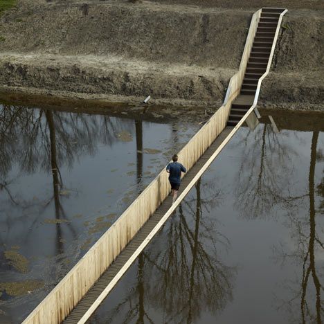 Dutch bridge that sinks below the water rather than rising above it Moses Bridge, Bridge Over Water, Water Architecture, Bergen Op Zoom, Pedestrian Bridge, Bridge Design, A Bridge, Pattaya, Design Milk