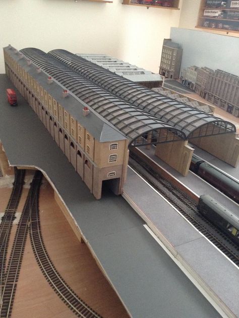 Model Train Station, Model Trains Ho Scale, Model Tips, Ho Train Layouts, Ho Scale Train Layout, Model Train Accessories, N Scale Model Trains, Ho Scale Trains, Model Railways