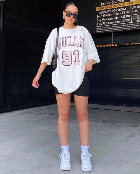 Summer Thrift, Looks Hip Hop, Streetwear Culture, Influencer Aesthetic, Drew House, Instagram Photoshoot, Biker Shorts Outfit, Lily Chee, Beach Model