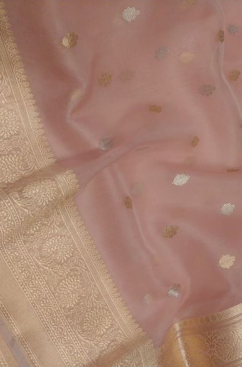 Pink Banarasi Saree, Simple Saree Designs, Traditional Indian Dress, Desi Fashion Casual, Simple Sarees, Indian Fashion Saree, Saree Designs Party Wear, Indian Dresses Traditional, Traditional Indian Outfits