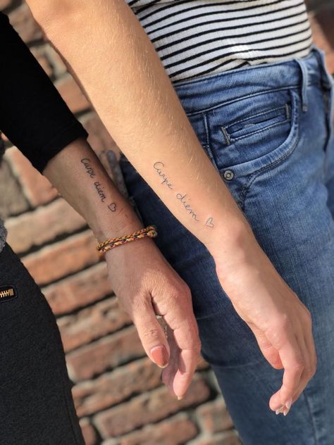 Carpe Diem Wrist Tattoo, Tattoo Carpe Diem, Selflove Tattoo, Wrist Tattoos, Tattoo Style, Carp, Future Tattoos, Triangle Tattoo, Pretty Nails