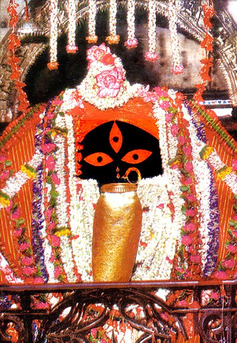 The heritage of the Kalighat Kali Temple in Kolkata Kali Temple, Kali Picture, Radha Krishna Temple, Maa Kali Images, Kali Maa, Mother Kali, Krishna Temple, Kali Mata, Kali Ma