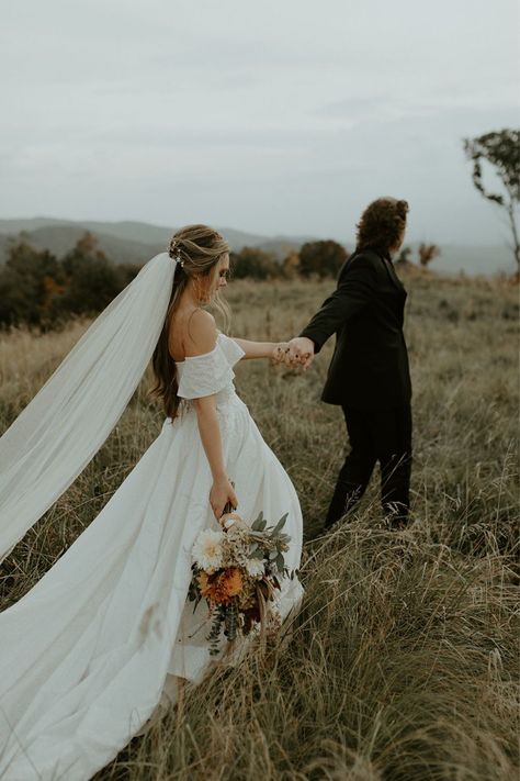 This intimate, candid, and documentary style fall wedding featured a beautiful blue ridge mountain backdrop in the mountains of North Carolina! See tons of intimate elopement ideas, dark and moody wedding photos, mountain wedding aesthetic, and documentary wedding photos! Book Lauren for your North Carolina wedding or intimate elopement at stratmanimagery.com! Misty Wedding Photos, Wedding Autumn Photography, Mountain Intimate Wedding, Dark Wedding Pictures, Moody Fall Wedding Photography, Smokey Mountain Wedding Elopement, Wedding Photography Editing Styles, November Wedding Photos, Hiking Wedding Photos