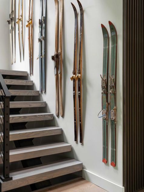 70s Ski Chalet Interior, Ski House Dining Room, Ski Store Design, Ski Resort Interior Design, Ski Lodge Aesthetic Interior, Vintage Skis On Wall, Ski House Decor Interiors, Skis On Wall Decor, Modern Chalet Interior Design