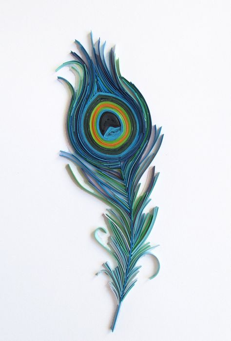 Paper Quilling Peacock Feathers, Quilled Peacock Feather, Quilling Wall Hangings, Quilling Feather, Quling Ideas Beautiful, Quilling Art Unique, Paper Quilling Wall Art, Peacock Quilling, Quilled Peacock