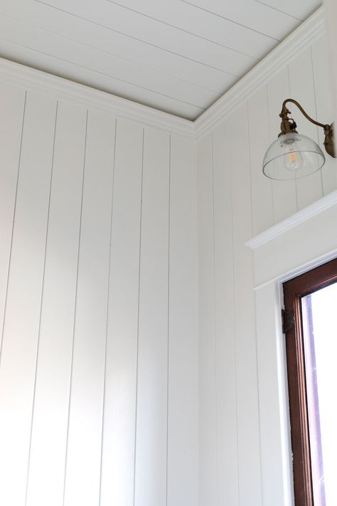 How to install flat crown molding for a finished look  - an easy tutorial // www.thegritandpolish.com Shiplap With Crown Molding, Molding With Shiplap, Farmhouse Crown Molding Ceilings, Farmhouse Crown Molding, Ceiling Trim Ideas, Kitchen Crown Molding, Flat Crown Molding, Crown Molding Bathroom, Simple Crown Molding