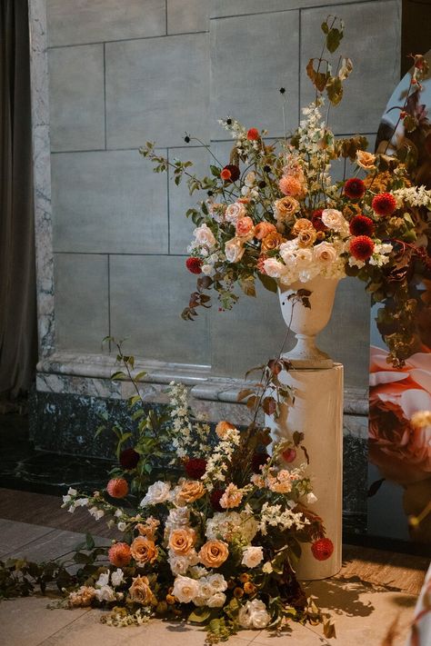 ARRANGEMENTS | Atelier Carmel | Montreal Wedding Florist Alter Floral Arrangement, Floral Urns Wedding, Wedding Altar Decorations, Urn Arrangements, Autumnal Wedding, Wedding Fayre, Montreal Wedding, Couple Engagement Pictures, 2025 Wedding