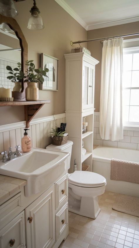 Want to transform your bathroom? Discover small farmhouse bathroom ideas that can create a warm and inviting space. Cottage Bathroom Vanity Ideas, Small Country Bathroom Ideas, Small Main Bathroom Ideas, Cozy Cottage Bathroom, Farm Bathroom Ideas, Outhouse Bathroom Ideas, Tiny Cottage Bathroom, Small Country Bathroom, Small Farmhouse Bathroom Ideas