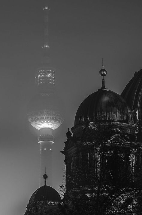 Berlin Tv Tower, Berlin Aesthetic, Berlin Photography, Berlin Photos, Berlin City, East Germany, Festival Lights, City Aesthetic, Berlin Germany