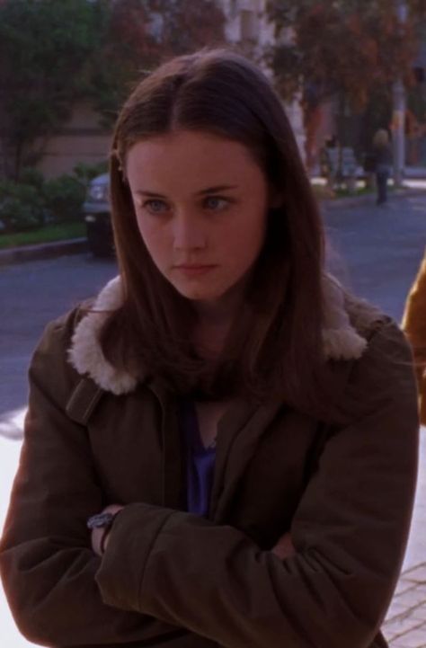 Gilmore Girls Pfp, Rory Gilmore Pfp, Iconic Pfp, Rory Gilmore Aesthetic, Gilmore Girls Aesthetic, Gilmore Aesthetic, 2000s Shows, Girls Pfp, Jess Mariano