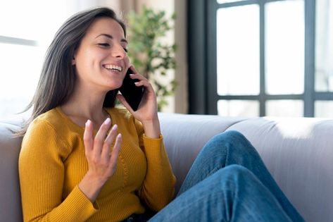 Yellow Outfit Ideas, Talking On Phone, Consolidate Credit Card Debt, Fix My Credit, Debt Relief Programs, Credit Debt, Fix Your Credit, Chic Fashionista, Paying Off Credit Cards