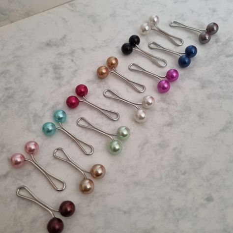 These clips are secure and have a simple yet elegant look to them. They won't create holes in your favourite hijabs like the average pin does. We have 13 gorgeous colours to offer. With a smooth pearl finish, these clips will elevate any hijab style. Price: Pack of 8 - £2.50 (Colours will be picked at random) -We also have these in other colour tones- Feel free to ask any questions. Message us to order now 💜💜 #abaya #jilbab #womenclothing #muslim #muslimahfashion #modestfashion Hijab Pins Accessories, Hijab Box Design, Hijab Clips, Fancy Abaya, Hijab Veil, Scarf Pins, Hijab Accessories, Hijab Colors, قلادات متدلية