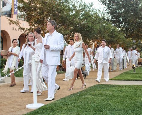 Diner En Blanc All White Picnic, White Theme Party Outfit, Beach Dinner Parties, Hamptons Party, All White Party Outfits, White Party Theme, White Picnic, White Party Outfit, San Diego Food