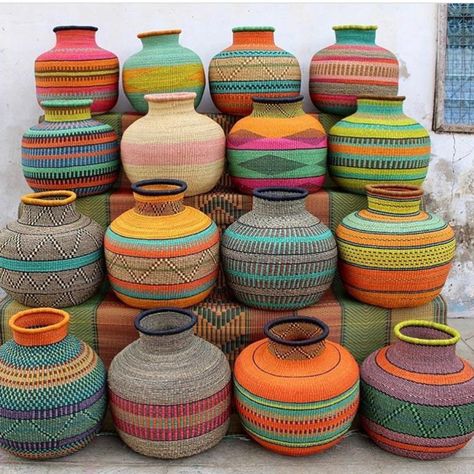 Colorful Basket, Gift Guide Design, African Interior, African Home Decor, Decorative Baskets, Tanah Liat, European Home Decor, African Decor, Woven Baskets