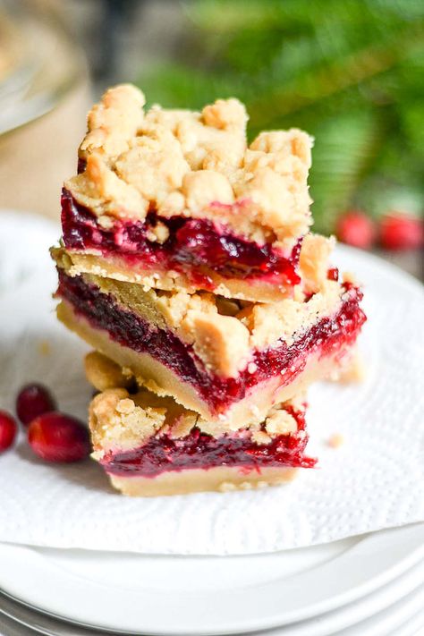 Raspberry Shortbread Bars, Brown Butter Shortbread, Cranberry Recipes Thanksgiving, Cranberry Shortbread, Thanksgiving Desserts Kids, Butter Shortbread, Seasonal Desserts, Food Doodles, Shortbread Bars